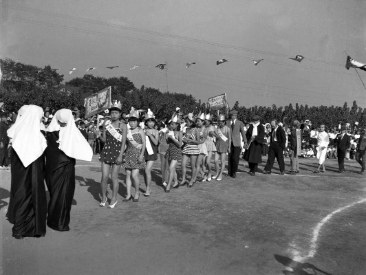 一中運動会 1955（2） - 仮装行列