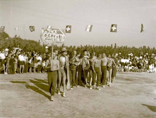 一中運動会 1955（3）仮装行列