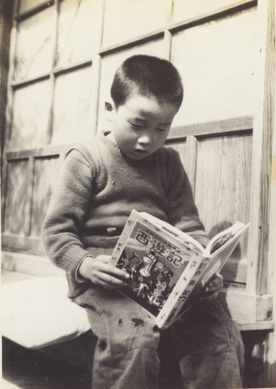 本を読む男の子 1955頃