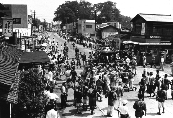 八坂神社の祭り 1950年代（8） - 宮神輿 ‐ 日野駅前