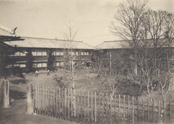 日野尋常高等小学校 卒業記念写真 1926（1）校舎全景