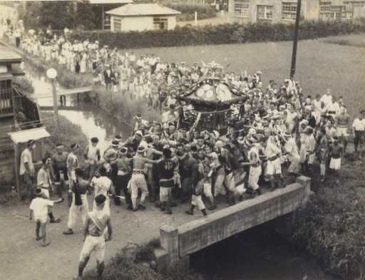 八坂神社の祭り 1948頃 ‐ 宮神輿 ‐ 日野駅西