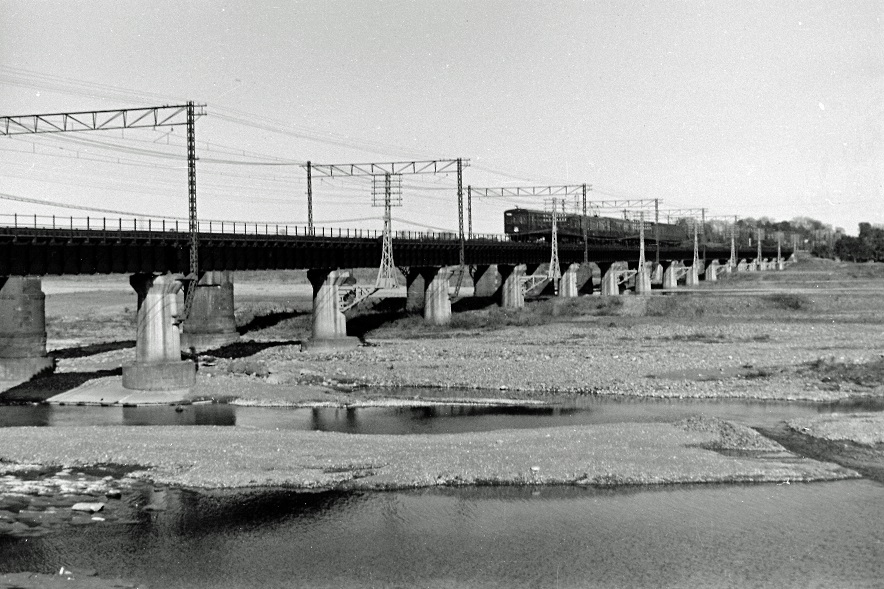 多摩川鉄橋を渡る電車 昭和30年代